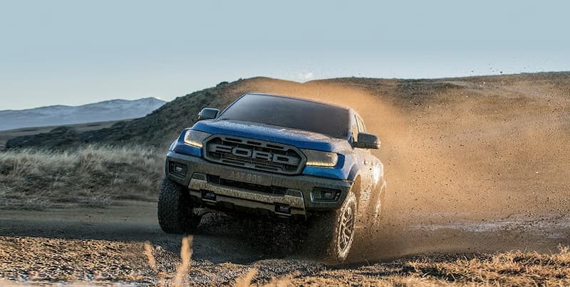 Ford Raptor vạch lối đi riêng